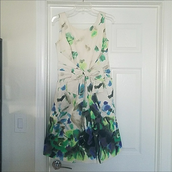 Dress - Picture 4 of 5